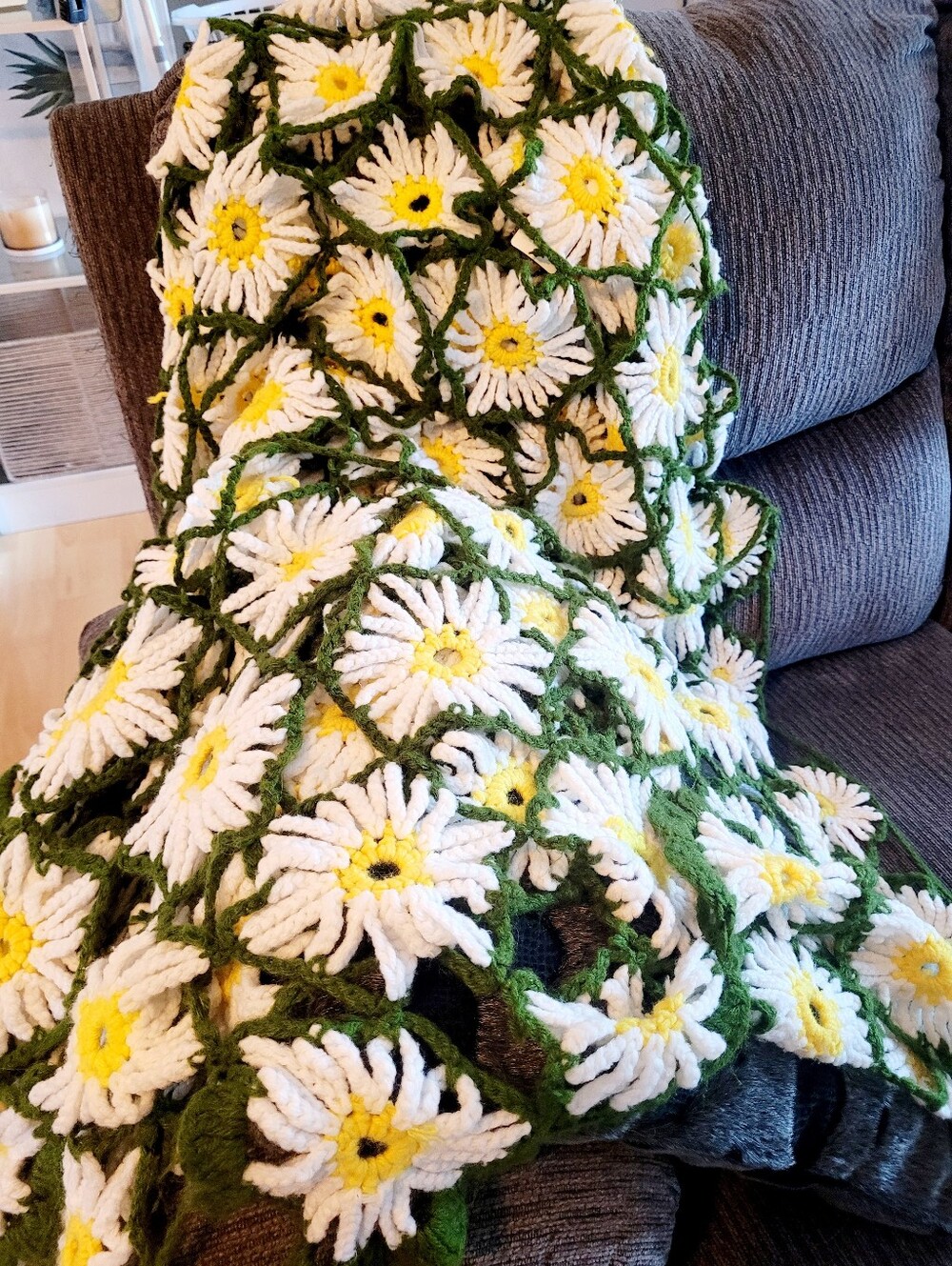 Handmade Crochet Daisy Throw Blanket Afghan White Yellow Green 4x5 Ft - Picture 4 of 6
